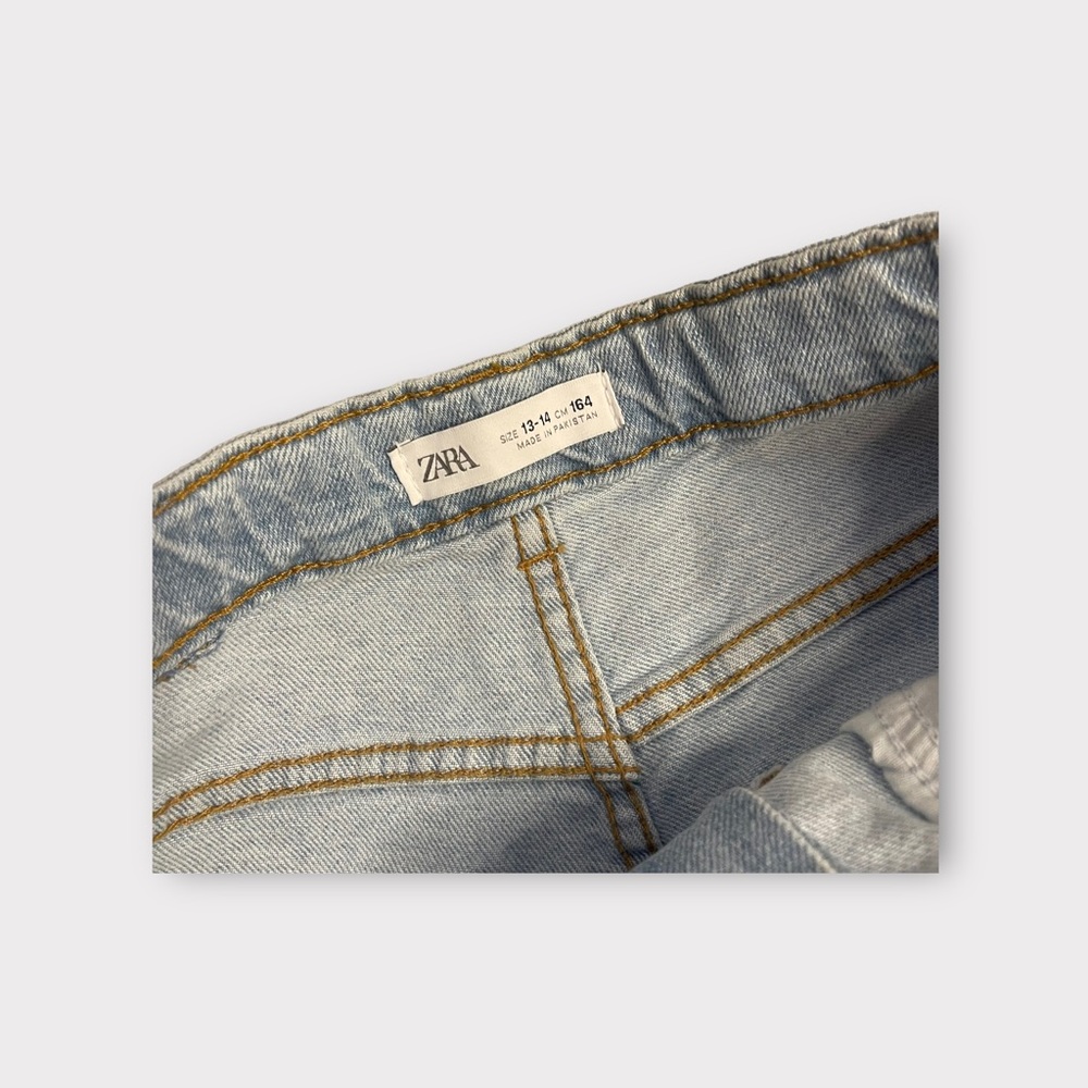 Zara Light Wash Raw Hem Shorts - Picture 2 of 3